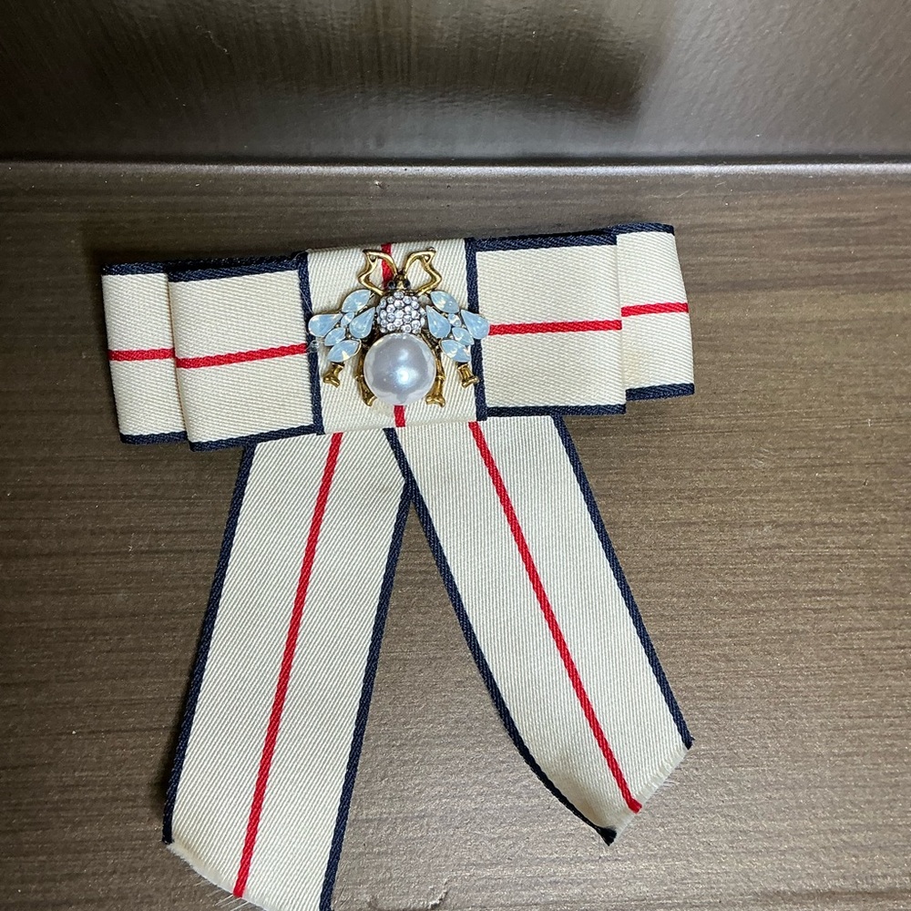 Bee Merry Ribbon Brooch